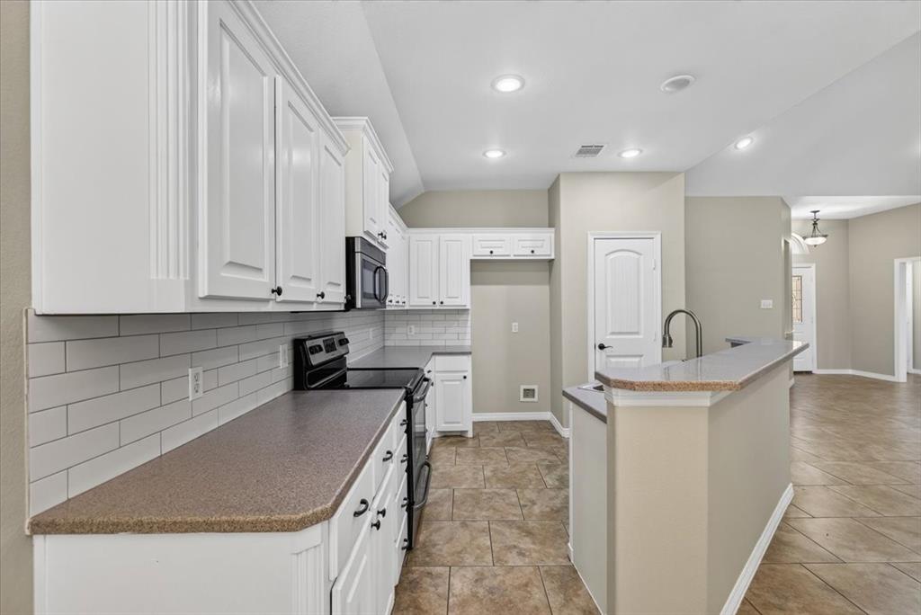 204 Bounding Main Street, Gun Barrel City, TX 75156