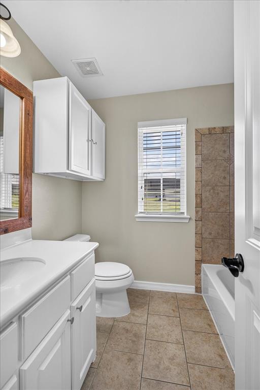204 Bounding Main Street, Gun Barrel City, TX 75156