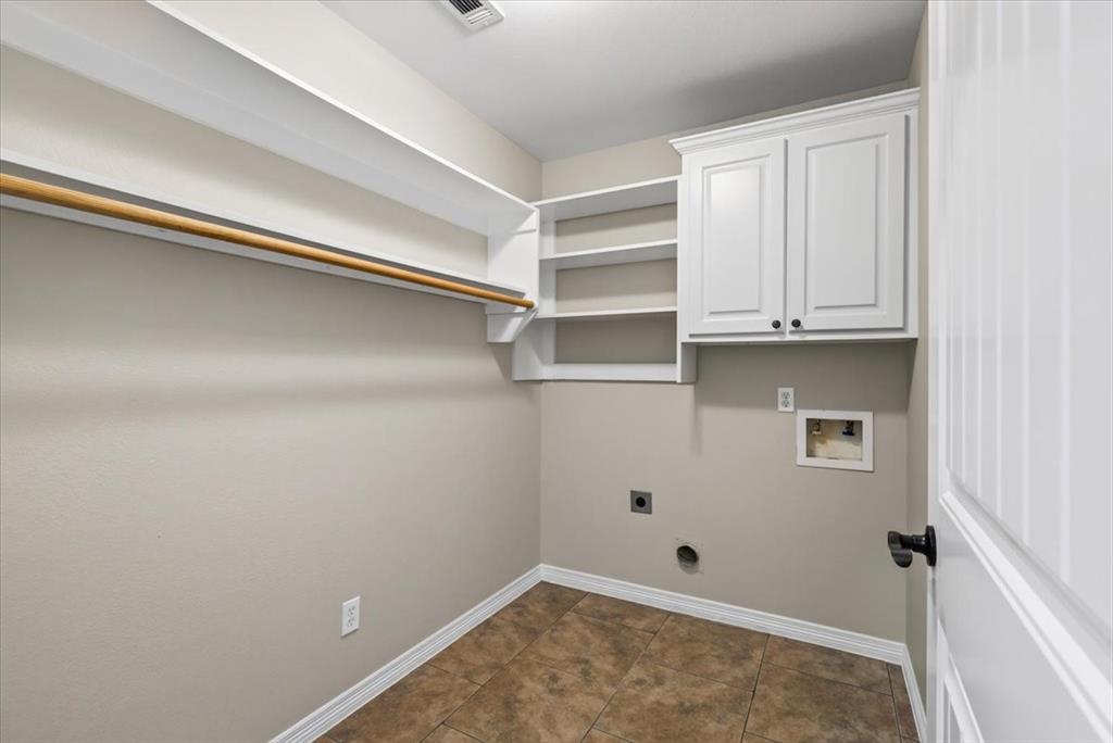 204 Bounding Main Street, Gun Barrel City, TX 75156