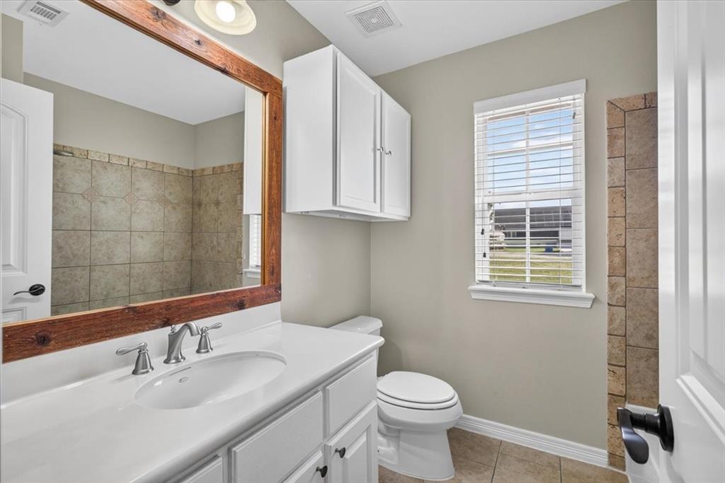 204 Bounding Main Street, Gun Barrel City, TX 75156