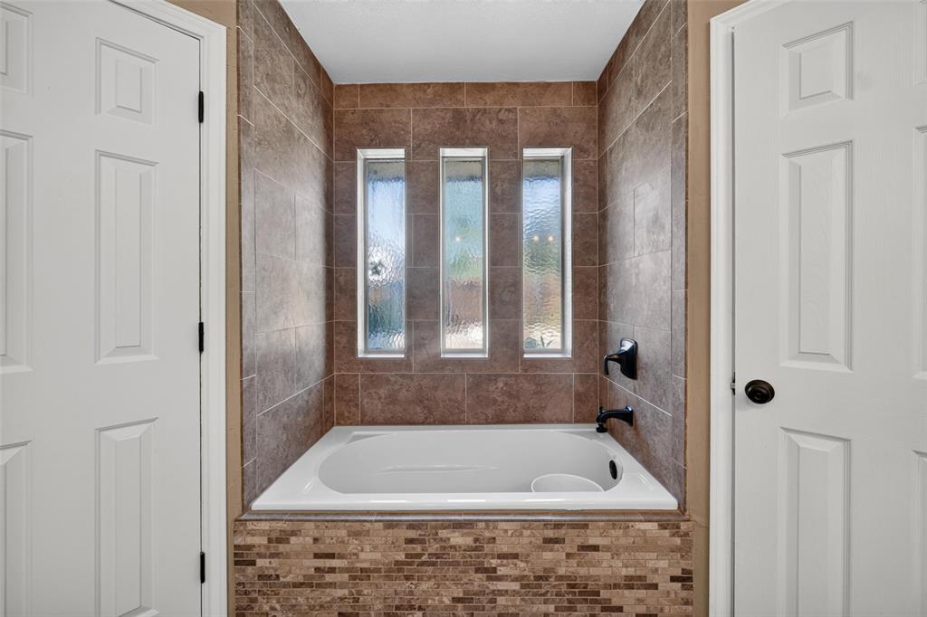 1237 STONEWALL Street, Garland, TX 75043