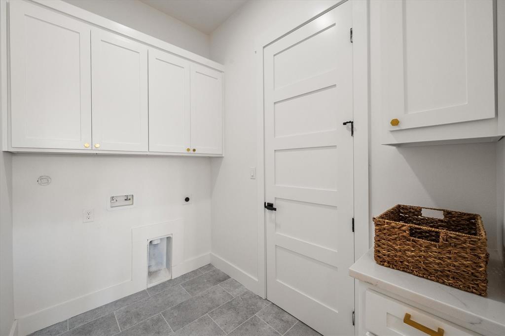 Laundry room with cabinets, an additional Quartz countertop and cabinet