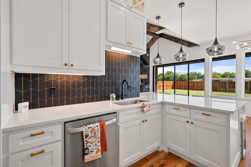 Quartz counters with 42" cabinets