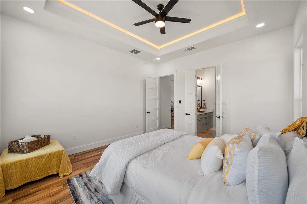 Tray ceiling with integrated LED lighting