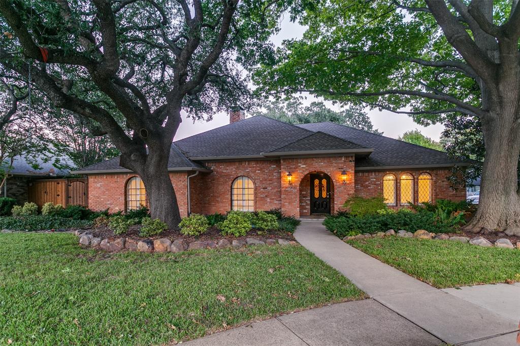 Gorgeous Curb Appeal on this 1 Story Home