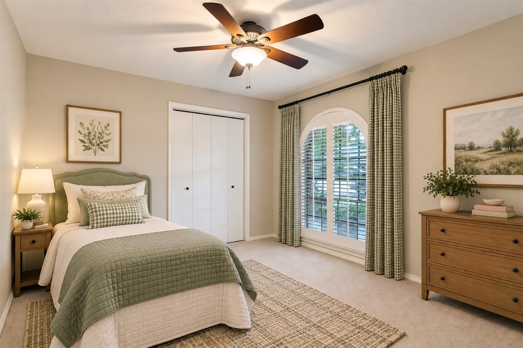 Fourth bedroom w ceiling fan, virtual staging