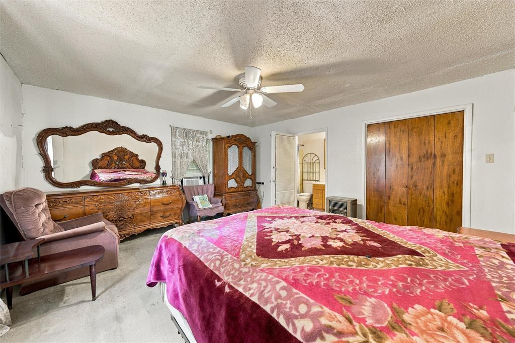 Room featuring a ceiling fan with integrated lighting and wood-finish closet doors