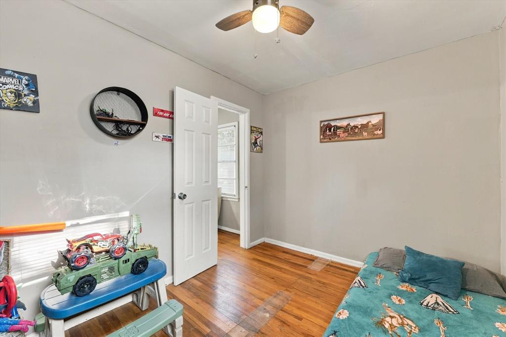 Unit B guest bedroom