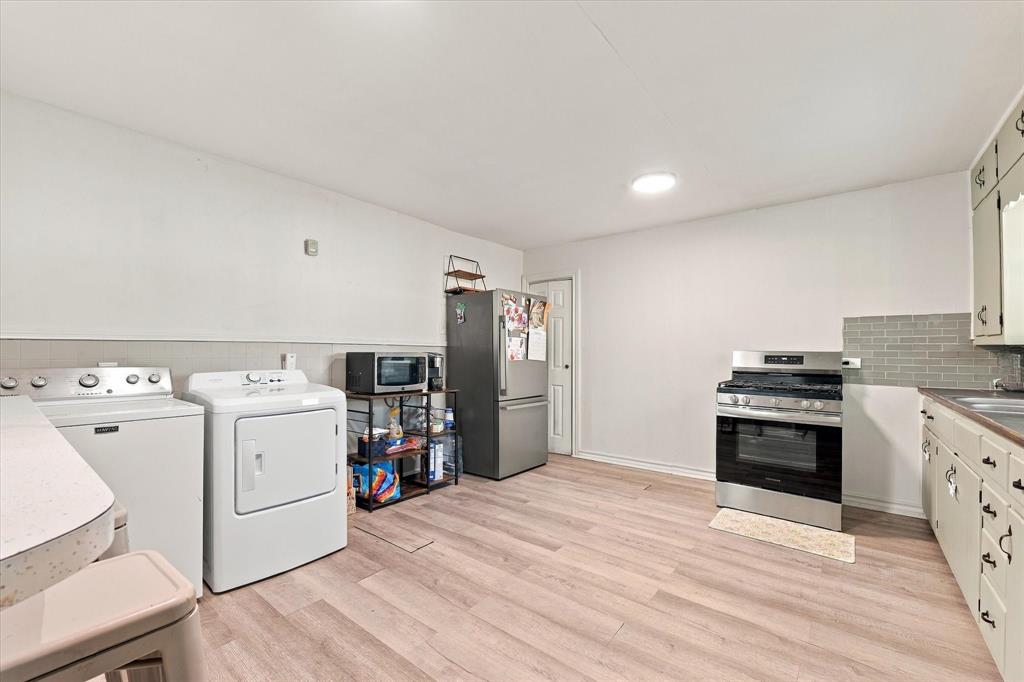 Unit B kitchen