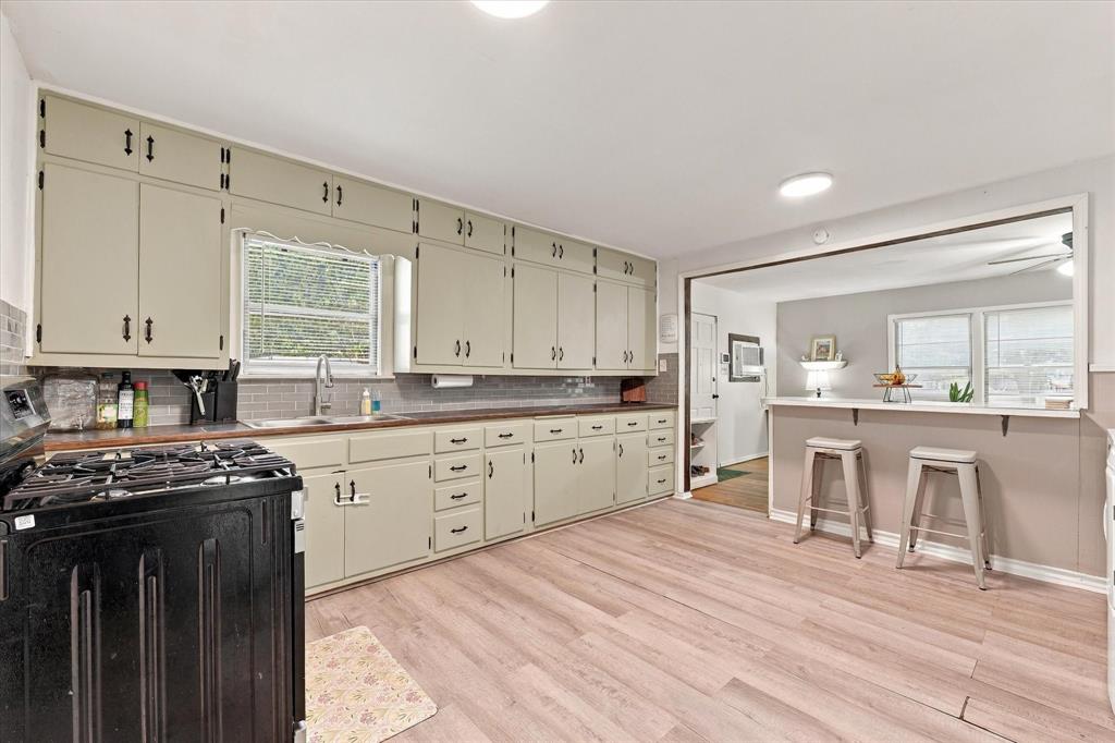 Unit B kitchen
