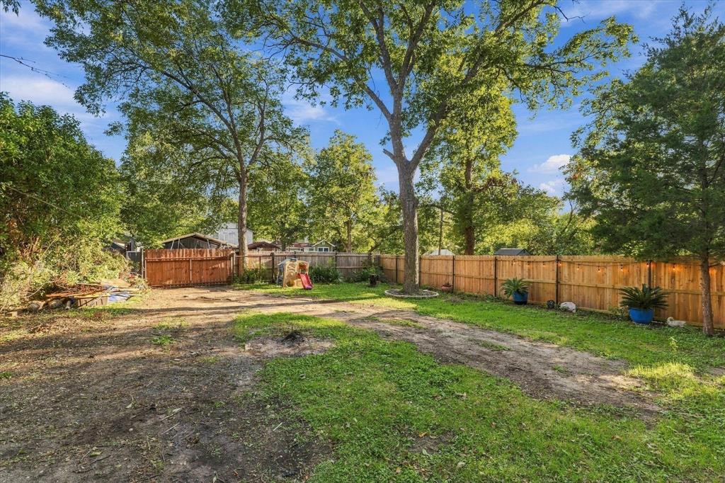 Spacious shaded backyard with private drive-thru gate in back (accessible via alleyway)