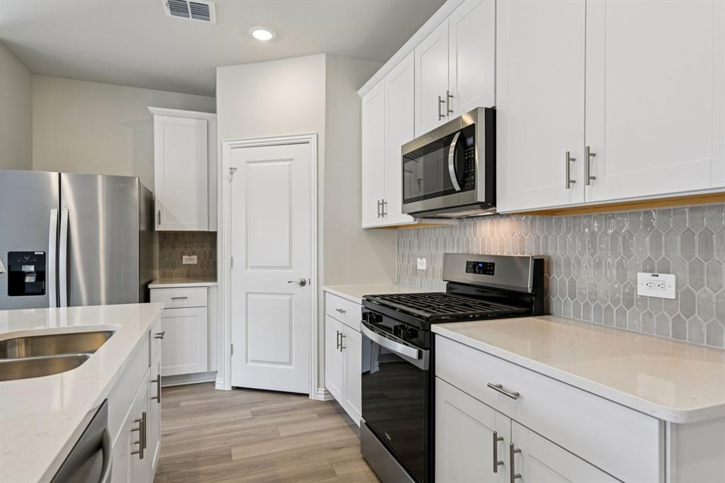 Photo is not of the actual home, but is an inspirational photo of builder’s model home and may depict options, furnishings, and/or decorator features that are not included. Photo is not of the actual home, but is an inspirational photo of builder’s model home and may depict options, furnishings, and/or decorator features that are not included.