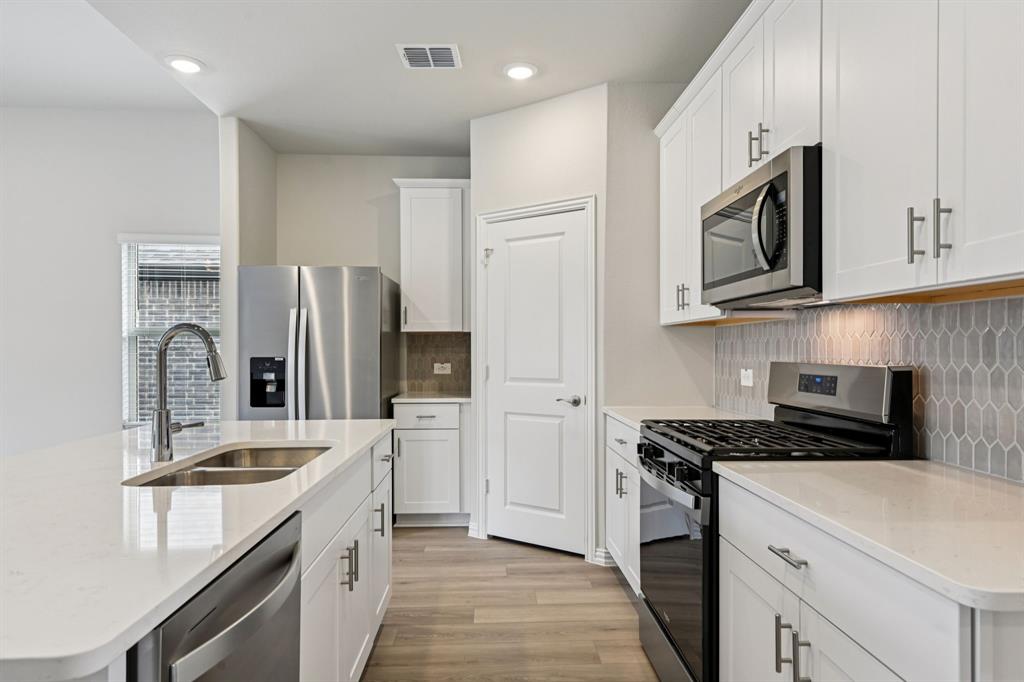 Photo is not of the actual home, but is an inspirational photo of builder’s model home and may depict options, furnishings, and/or decorator features that are not included. Photo is not of the actual home, but is an inspirational photo of builder’s model home and may depict options, furnishings, and/or decorator features that are not included.