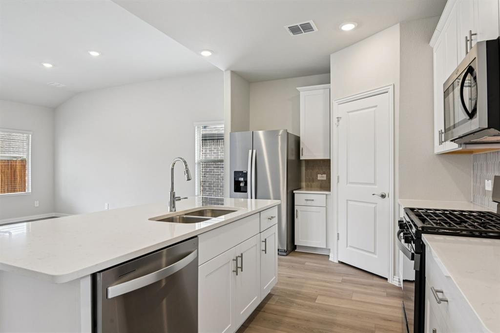 Photo is not of the actual home, but is an inspirational photo of builder’s model home and may depict options, furnishings, and/or decorator features that are not included. Photo is not of the actual home, but is an inspirational photo of builder’s model home and may depict options, furnishings, and/or decorator features that are not included.