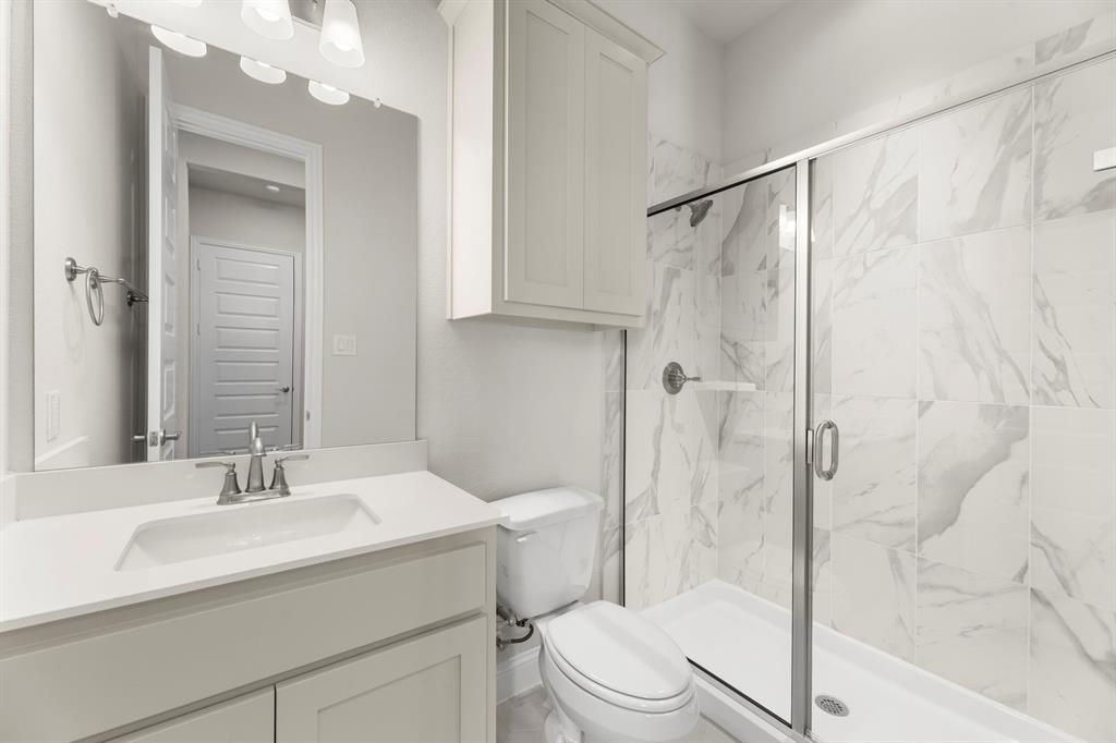 5_06. 3907 Lochwood - 2ND Bath.jpg
