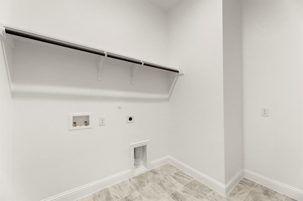 13_14. 3907 Lochwood - Utility.jpg