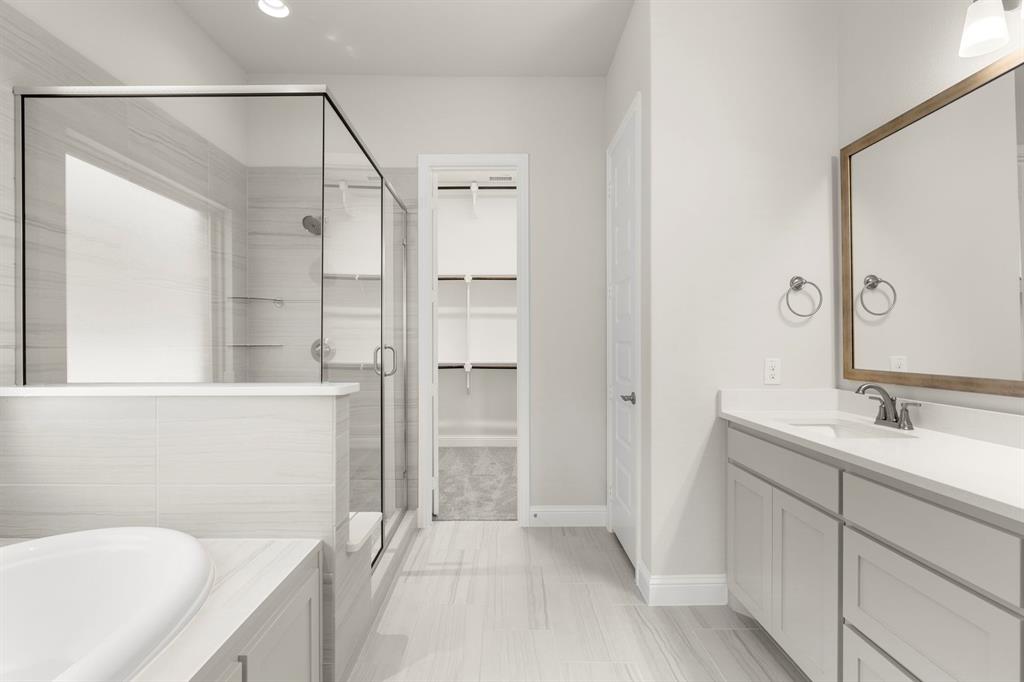 16_17. 3907 Lochwood - Bath.jpg