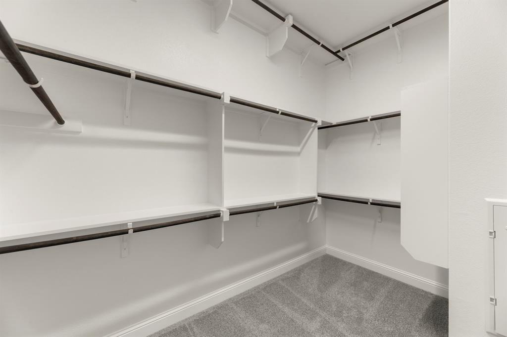 19_20. 3907 Lochwood - Closet.jpg