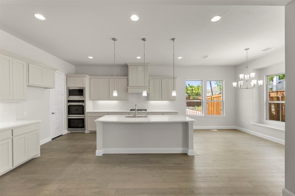 8_09. 3907 Lochwood - Kitchen.jpg