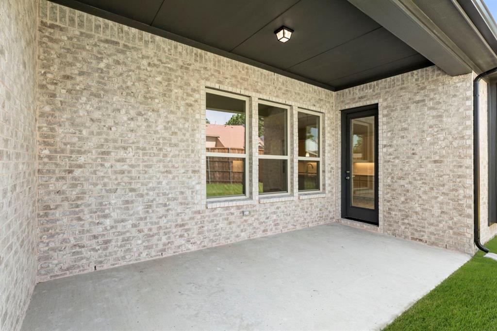 24_25. 3907 Lochwood - Patio.jpg