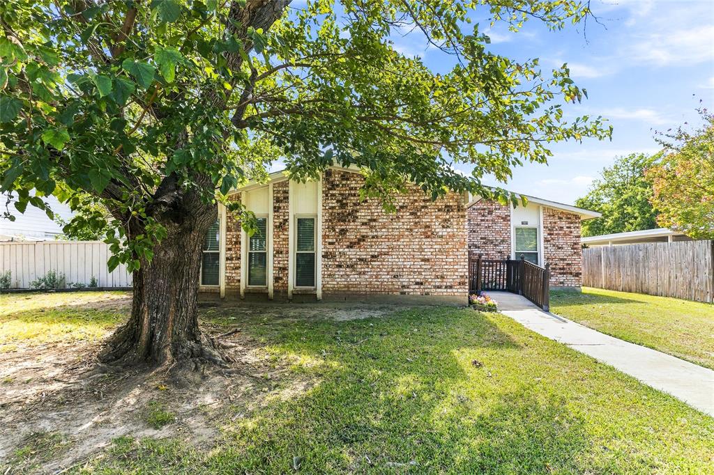 1901 Dodge Trail, Grand Prairie, TX 75052