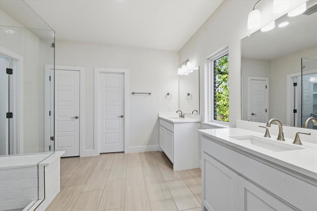Second Primary en Suite with walk in closet and private Bath