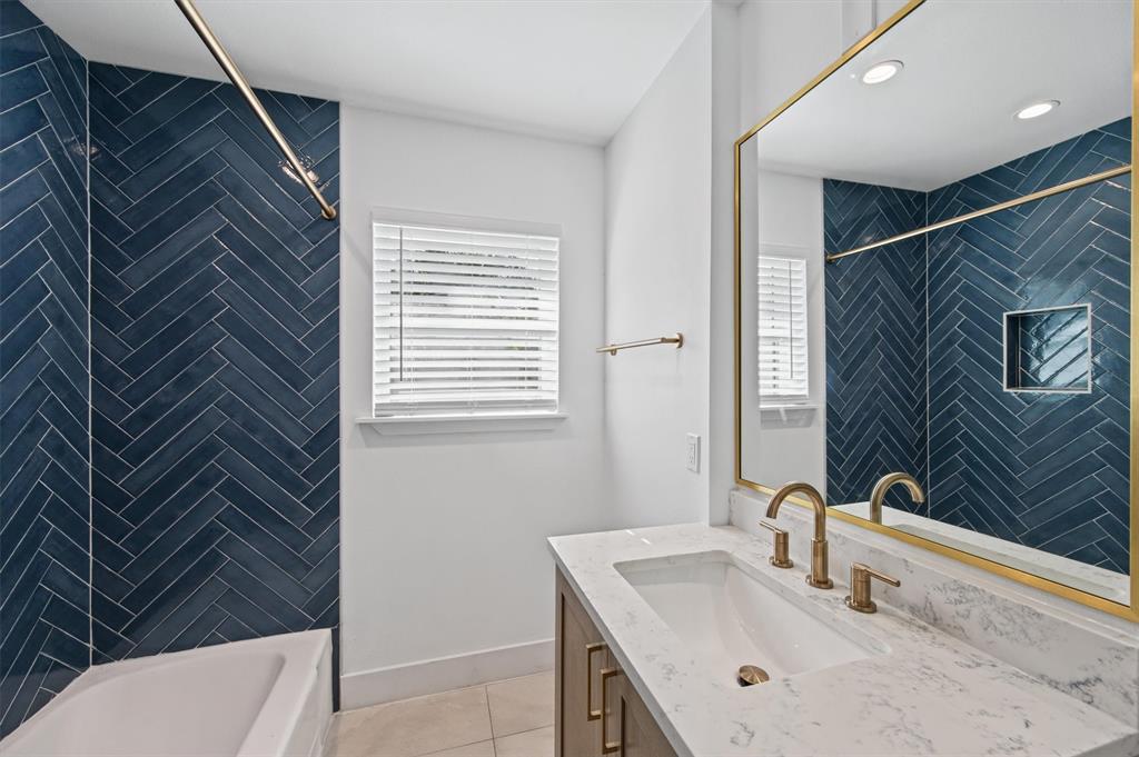 6524 Ravendale Lane, Dallas, TX 75214