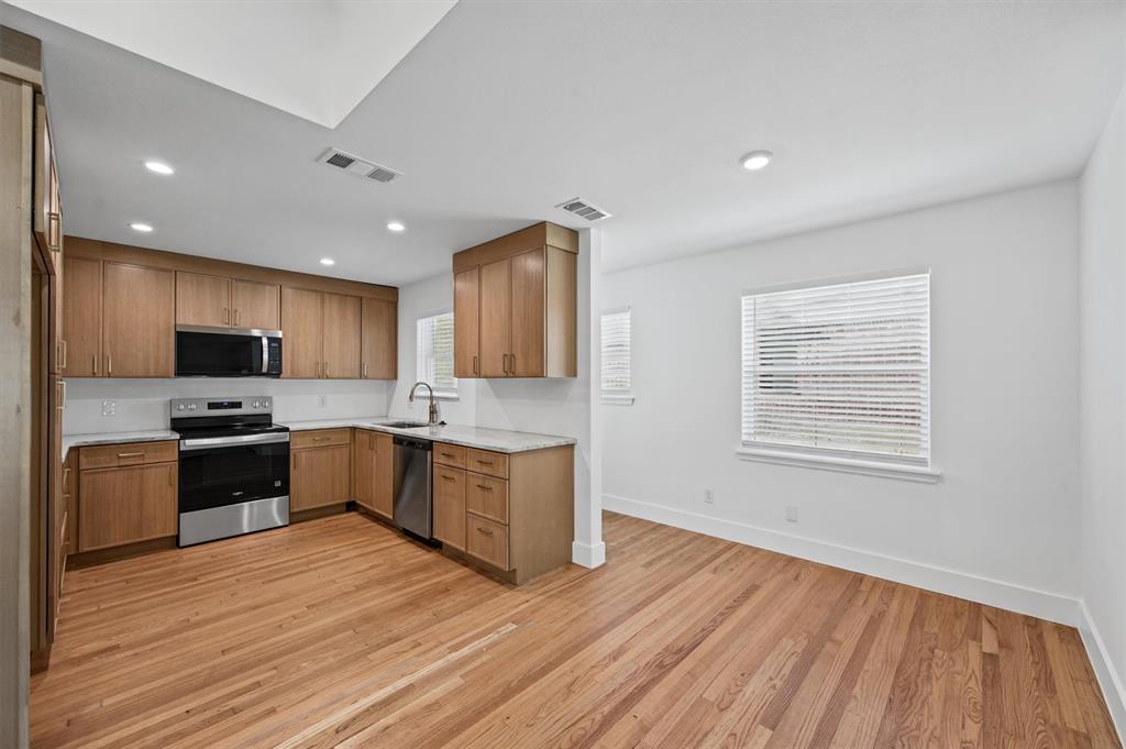 6524 Ravendale Lane, Dallas, TX 75214
