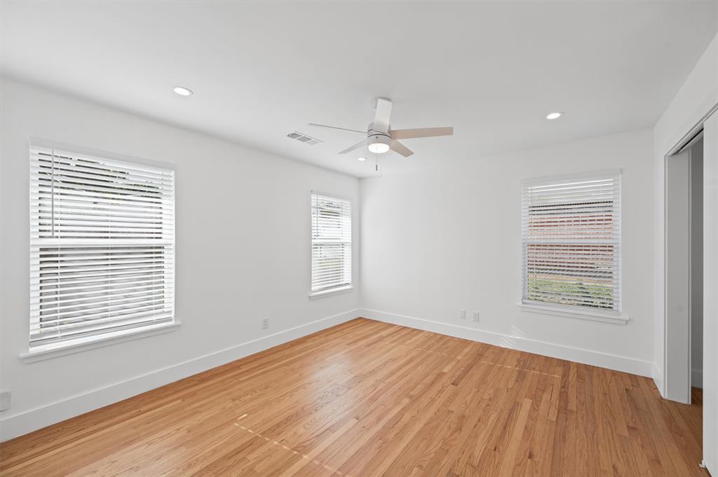 6524 Ravendale Lane, Dallas, TX 75214