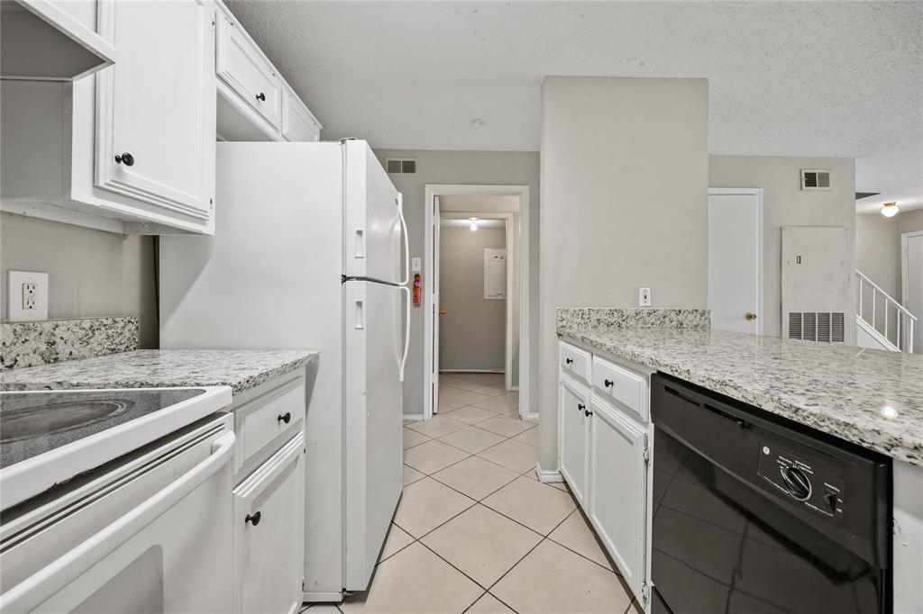808 Red Bud Drive, DeSoto, TX 75115