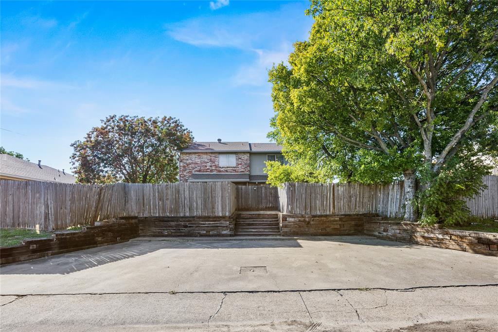 808 Red Bud Drive, DeSoto, TX 75115