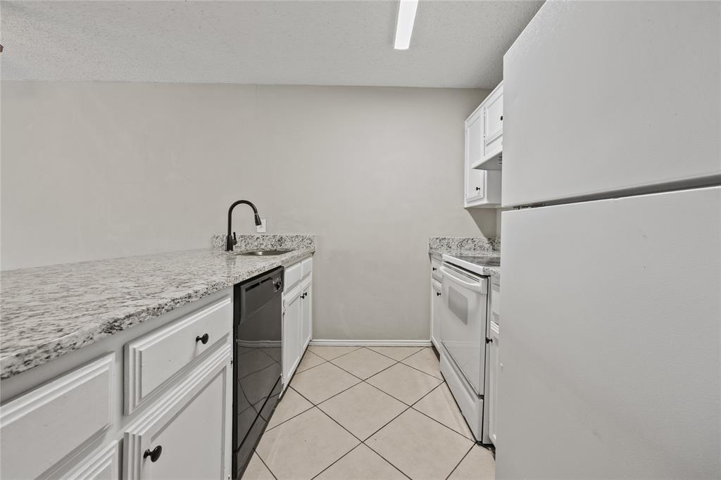 808 Red Bud Drive, DeSoto, TX 75115 808 Red Bud Drive, DeSoto, TX 75115