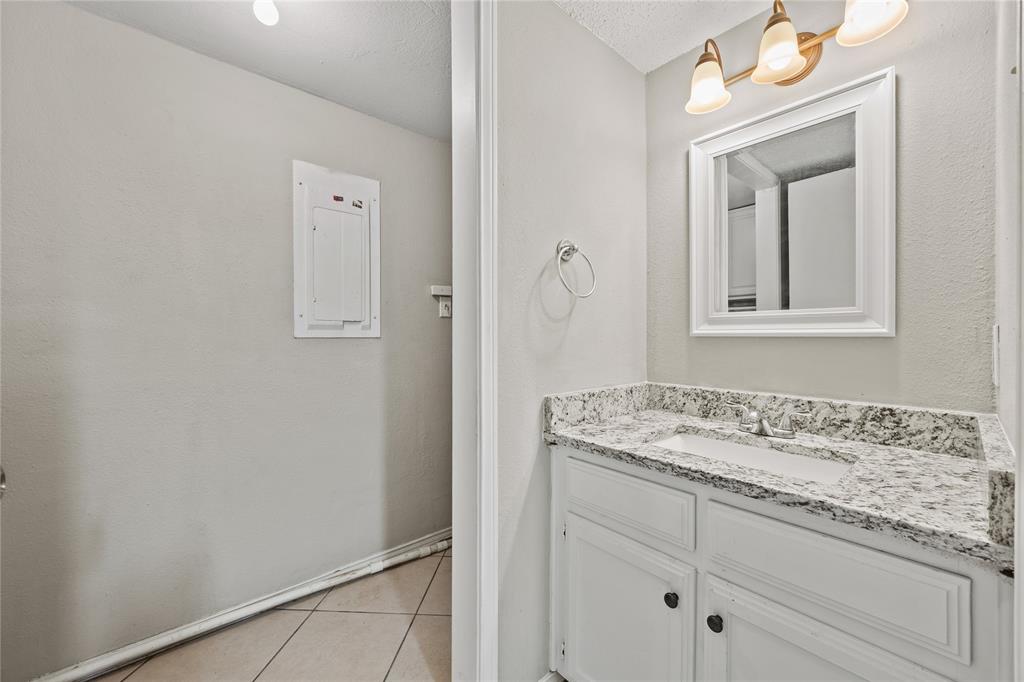 808 Red Bud Drive, DeSoto, TX 75115