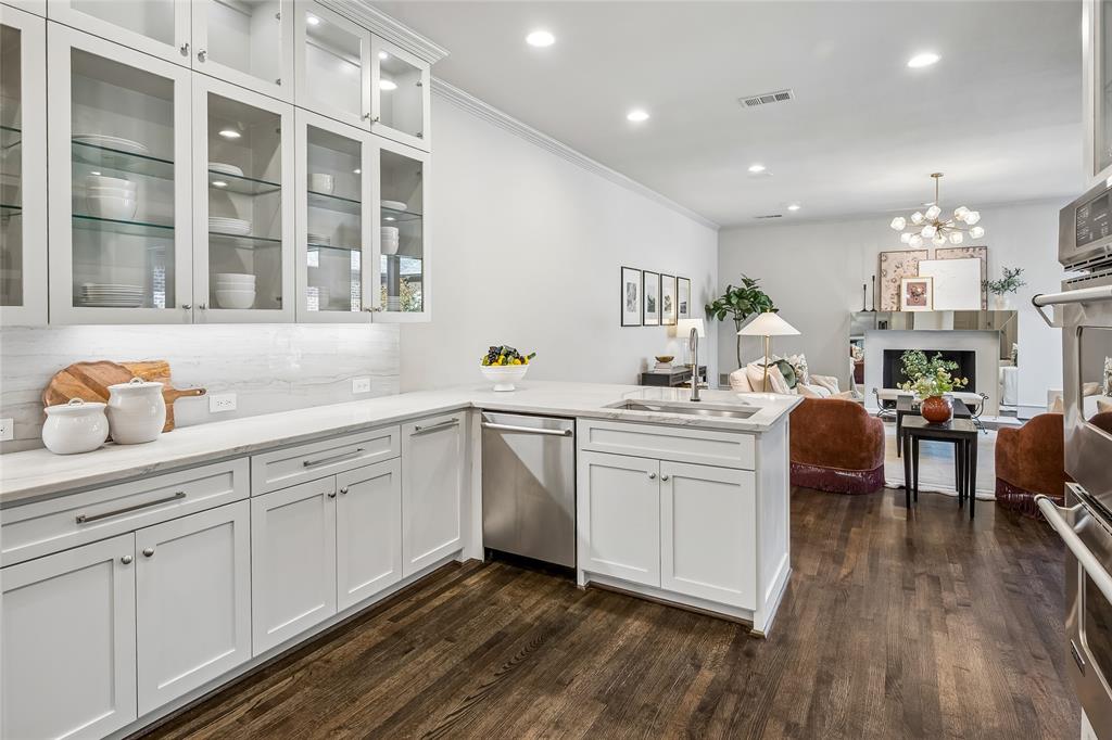 Kitchen facing living area separated by breakfast bar