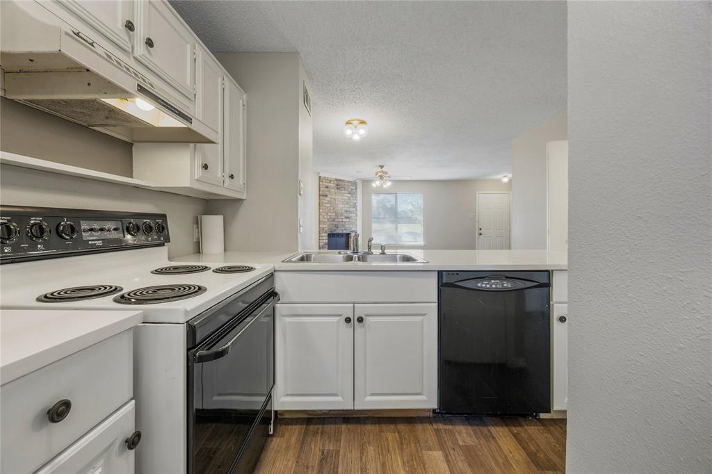 810 Red Bud Drive, DeSoto, TX 75115 810 Red Bud Drive, DeSoto, TX 75115