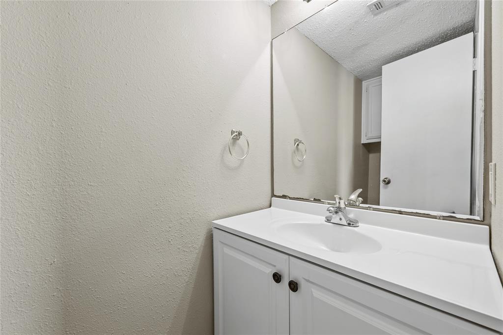 810 Red Bud Drive, DeSoto, TX 75115