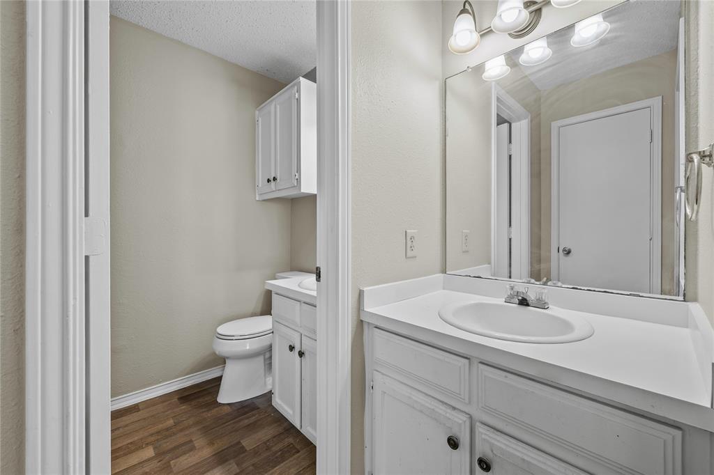 810 Red Bud Drive, DeSoto, TX 75115