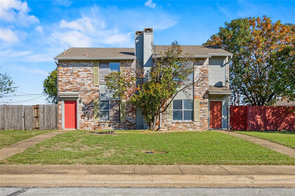 810 Red Bud Drive, DeSoto, TX 75115