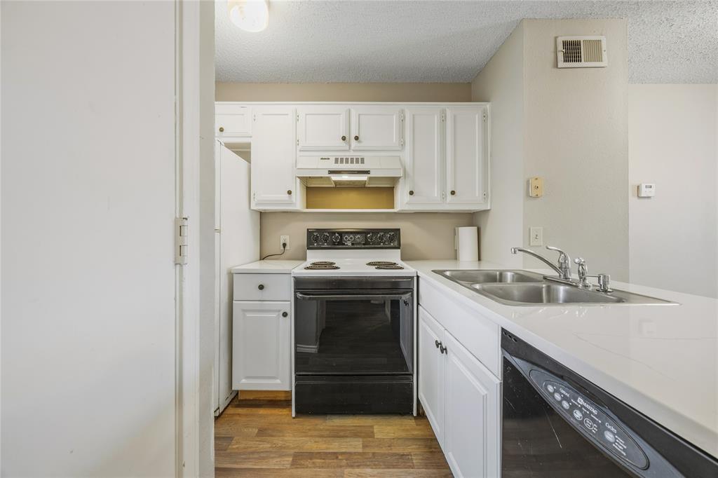 810 Red Bud Drive, DeSoto, TX 75115 810 Red Bud Drive, DeSoto, TX 75115
