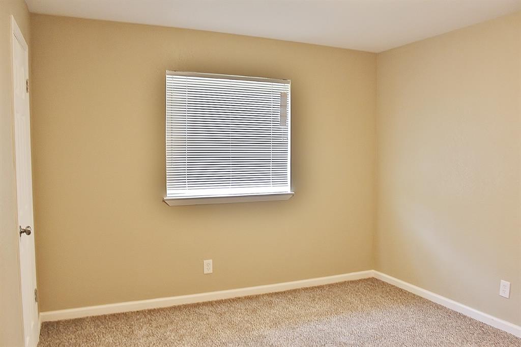 302 Linkwood Drive, Duncanville, TX 75137