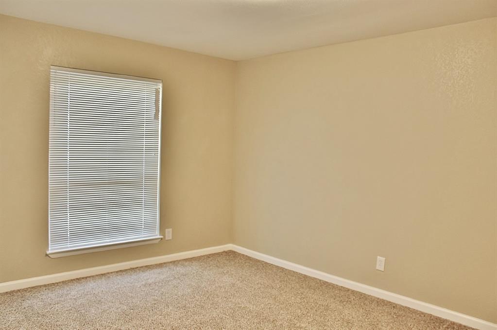 302 Linkwood Drive, Duncanville, TX 75137