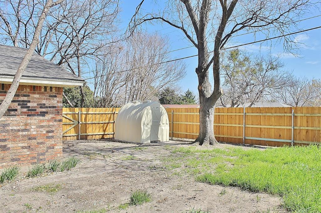 302 Linkwood Drive, Duncanville, TX 75137