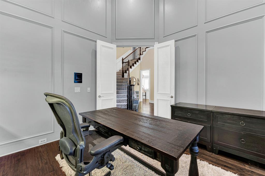 Crisp double doors frame a sweeping vantage point directly into the main hallway, creating a seamless indoor flow. Picture wrapping up afternoon calls with total privacy, then stepping straight into the main living space to host guests.