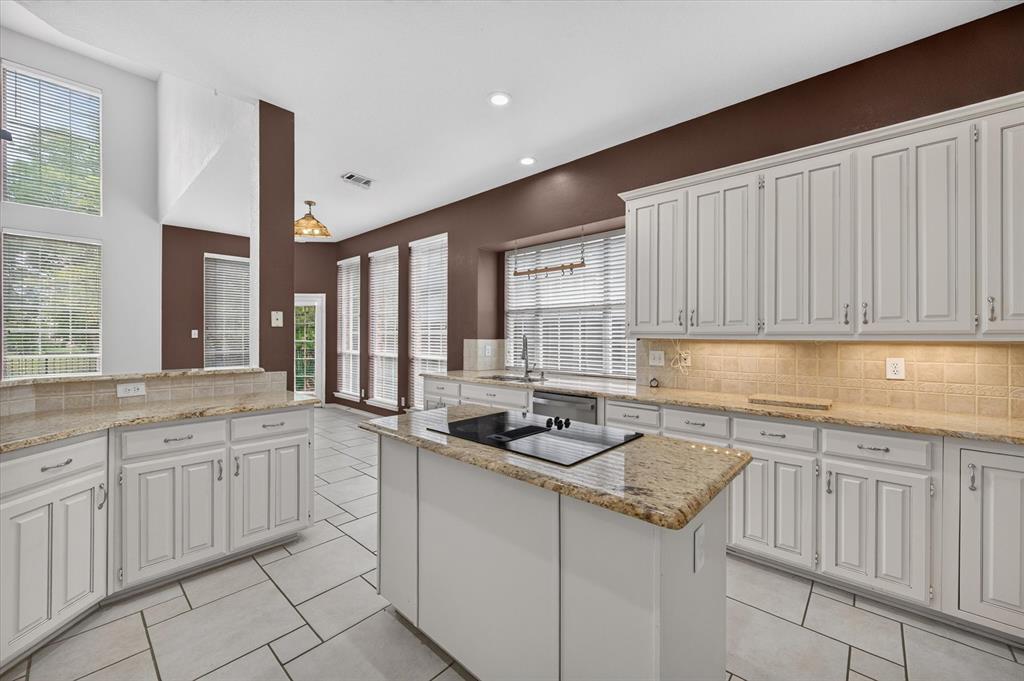 425 Waterside Drive, Irving, TX 75063