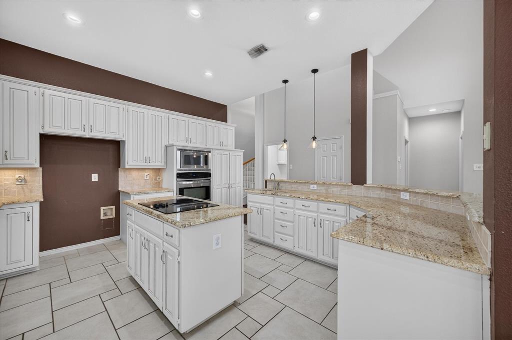 425 Waterside Drive, Irving, TX 75063