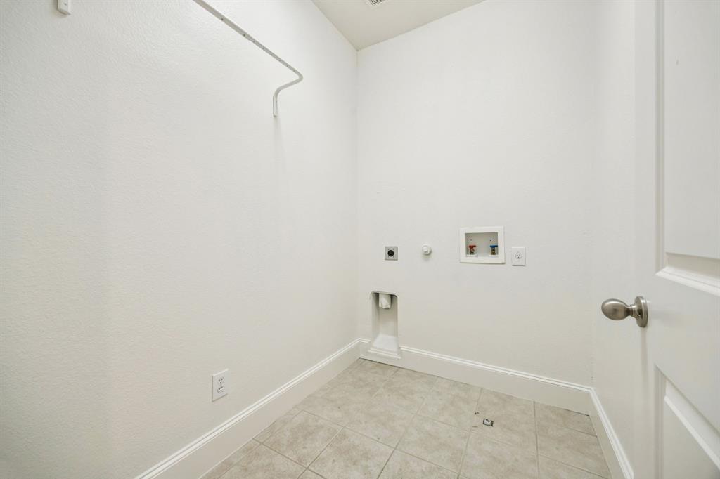 643 Senda, Irving, TX 75039