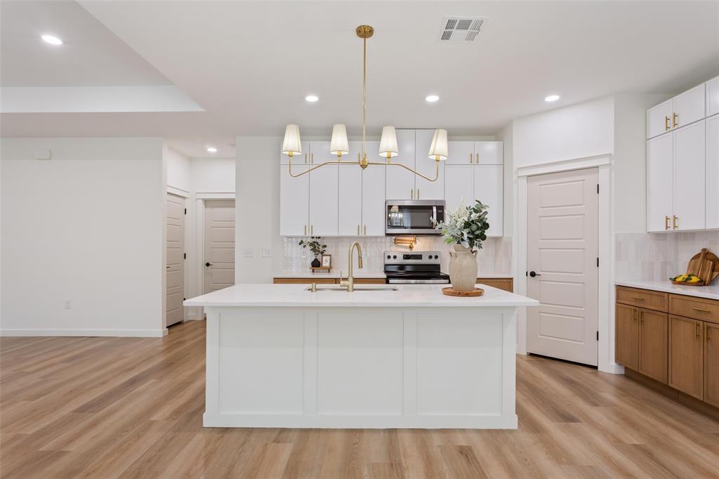 933 N 12th Street, Waco, TX 76707