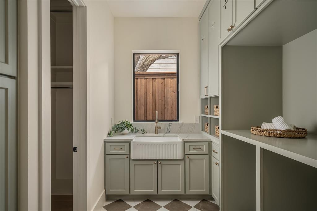 4722 Cowan Avenue, Dallas, TX 75209