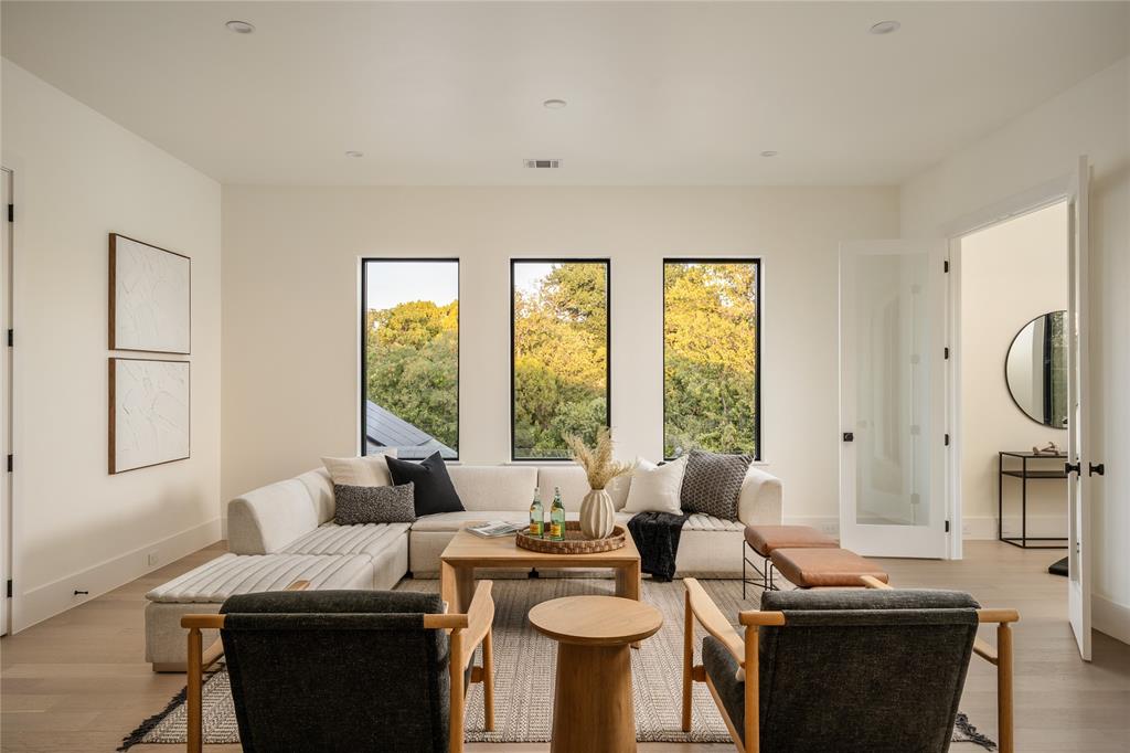 4722 Cowan Avenue, Dallas, TX 75209