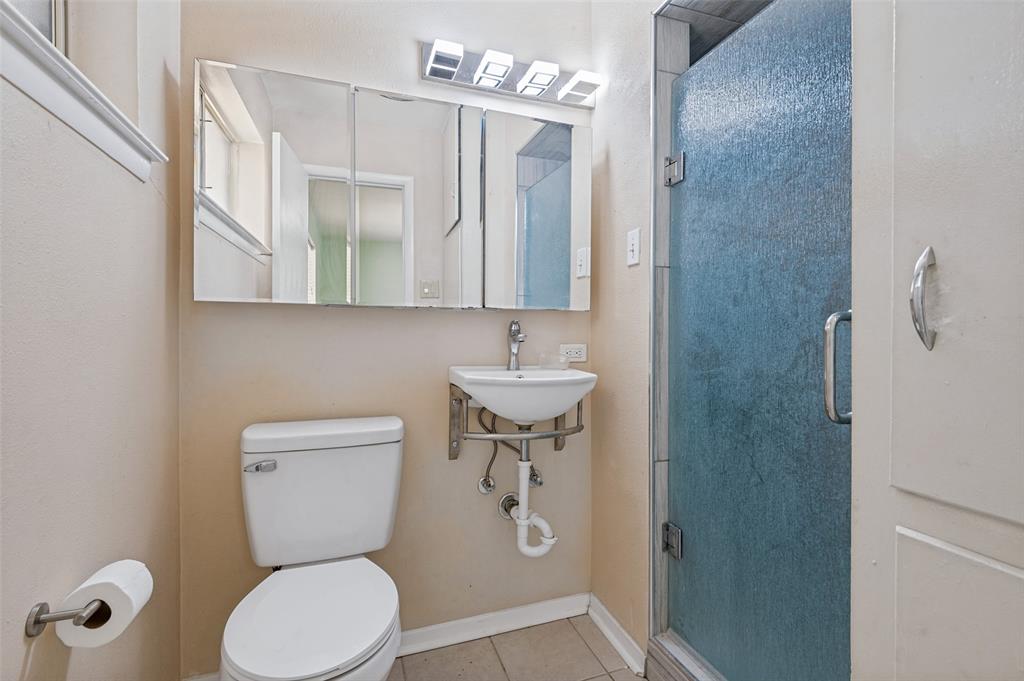 2218 Royal Oaks Drive, Irving, TX 75060 2218 Royal Oaks Drive, Irving, TX 75060